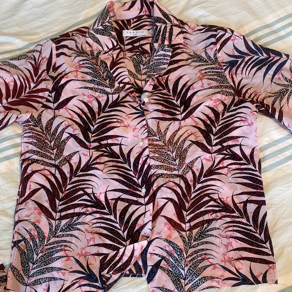 100% Silk Sandro Printed Set. Short-sleeve button up blouse and matching pants. - Picture 7 of 9